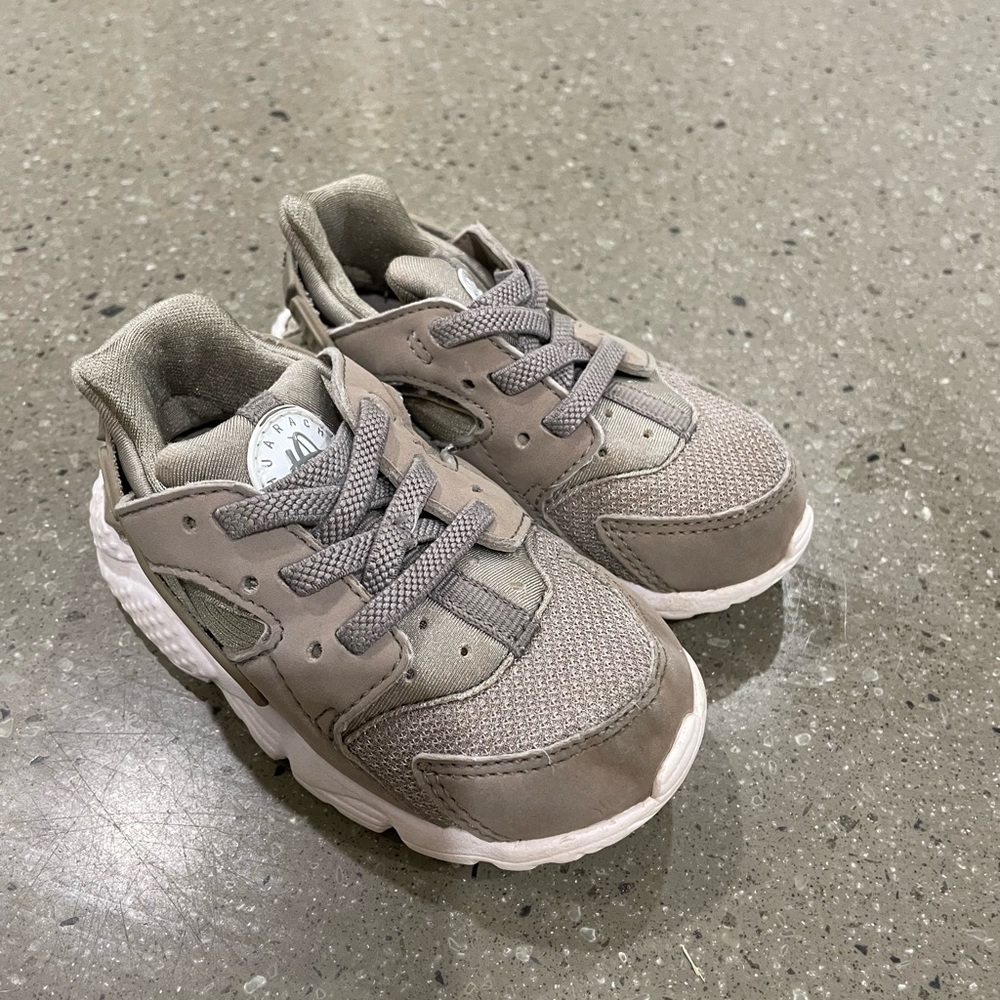 Nike Hurraches size 6c! Great condition